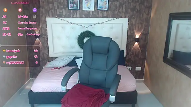 samantha  karolstone online show from December 30, 2024, 9:50 pm