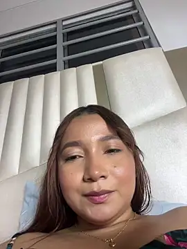 Snapshot of queen_angelique chatting on June 7, 2026, 11:41 pm queen angelique online show from June 7, 2026, 11:41 pm