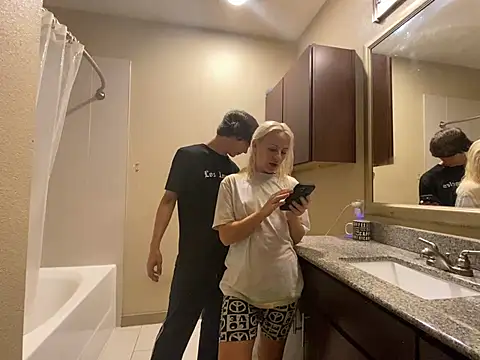 girlfriendmissy online show from December 14, 2024, 8:08 pm