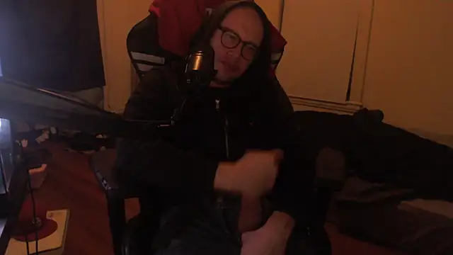 chicostick413 online show from October 6, 2025, 7:39 am