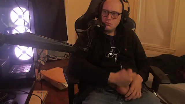 chicostick413 online show from October 22, 2025, 1:33 pm