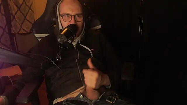 chicostick413 online show from March 5, 2026, 3:46 am