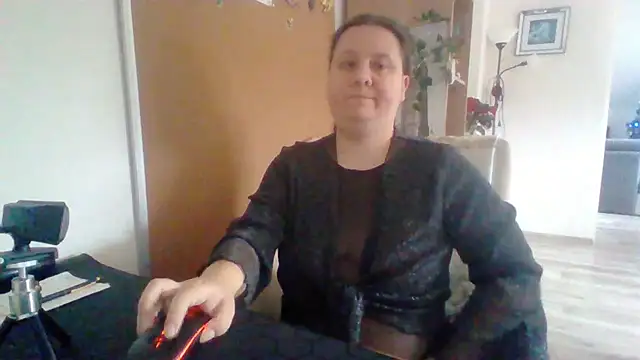Snapshot of ReifeVenna chatting on December 20, 2024, 9:54 am ReifeVenna online show from December 20, 2024, 9:54 am