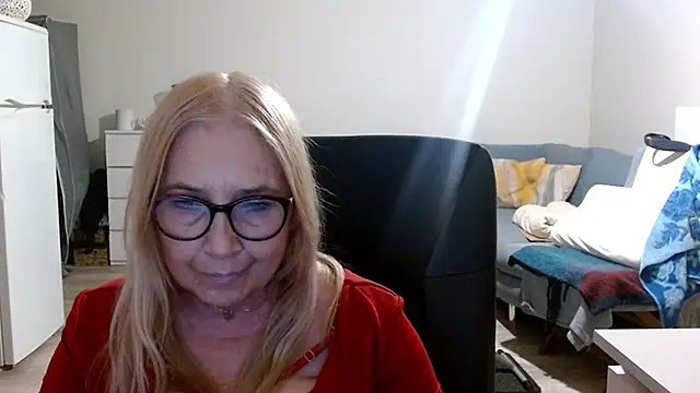 sofia xkiss online show from March 18, 2025, 5:42 pm