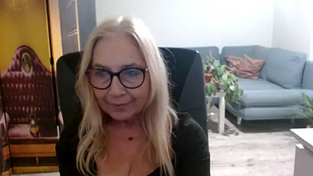 sofia xkiss online show from November 12, 2025, 2:50 pm