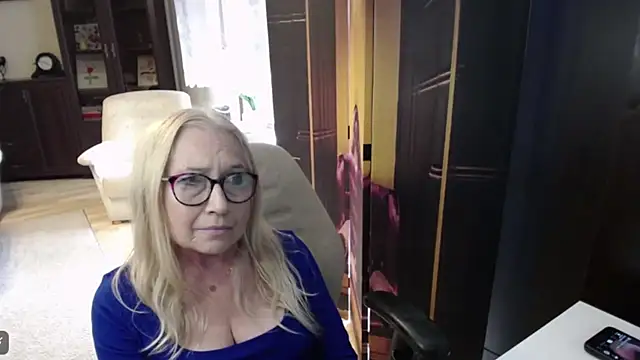 sofia xkiss online show from July 6, 2026, 1:52 pm