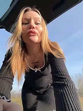 justmila online show from December 1, 2025, 12:32 pm