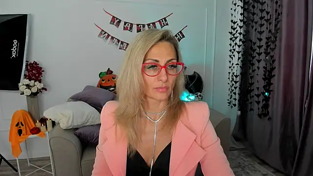 MuseOfStage online show from October 13, 2025, 11:32 am