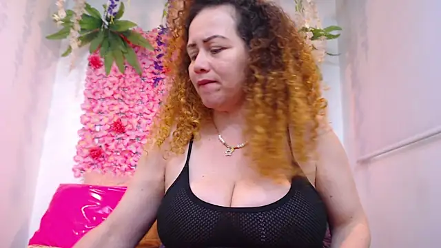 BLONDE SEXYHOT online show from April 18, 2026, 4:22 pm