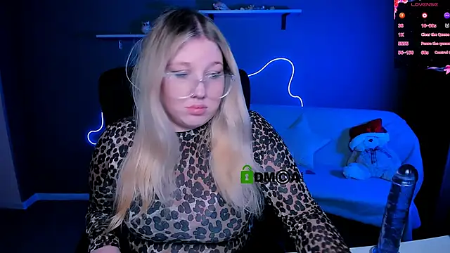 juli kisss online show from March 4, 2025, 4:09 pm