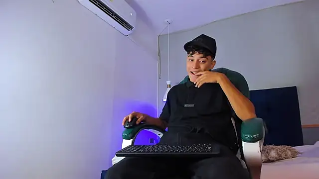 Austin Cardieff online show from January 22, 2025, 2:59 am