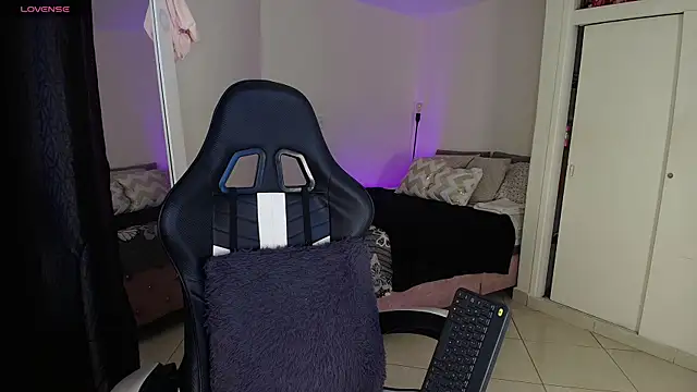 April Scarlett online show from May 22, 2026, 12:18 am