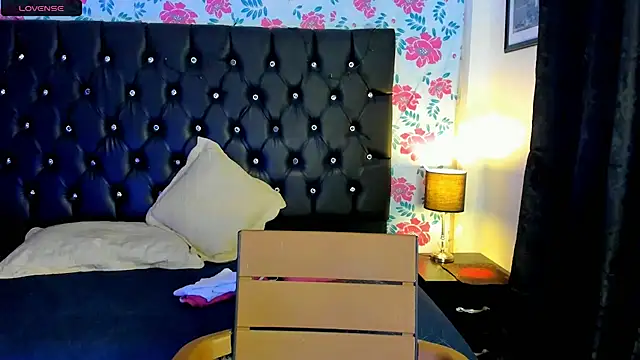 sasha fox00 online show from December 14, 2024, 5:14 pm