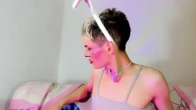 TatiGil online show from October 15, 2025, 4:01 am