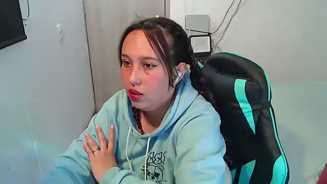 Skarlet Adams28 online show from November 27, 2025, 10:23 pm