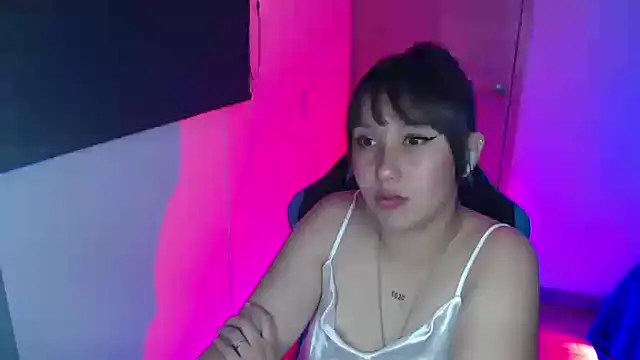 Skarlet Adams28 online show from April 21, 2026, 1:42 am