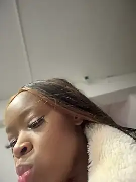 Thyana LS online show from February 2, 2025, 1:19 pm