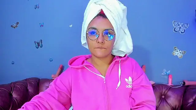 Kaira mosse online show from April 19, 2026, 11:53 am