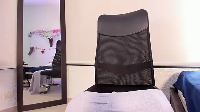 alexandersawyer online show from February 25, 2025, 1:17 pm