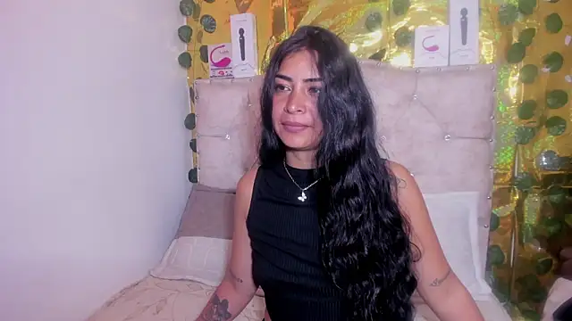 Snapshot of cristalconnorr chatting on May 18, 2026, 3:51 pm cristalconnorr online show from May 18, 2026, 3:51 pm