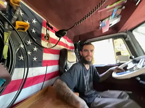 XMeF10 online show from September 17, 2025, 3:46 pm