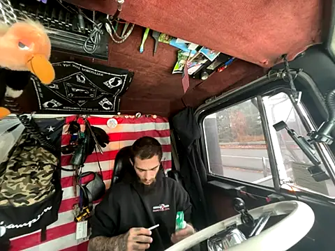 XMeF10 online show from December 5, 2025, 7:43 pm