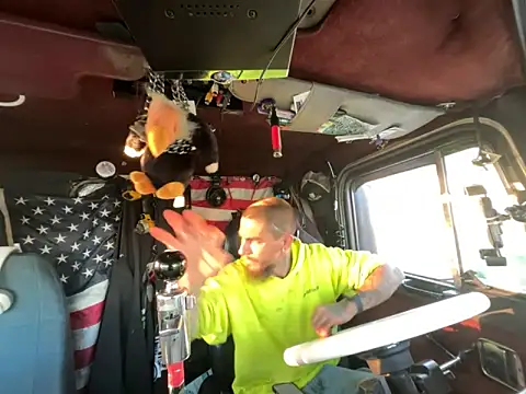 XMeF10 online show from April 14, 2026, 11:16 am