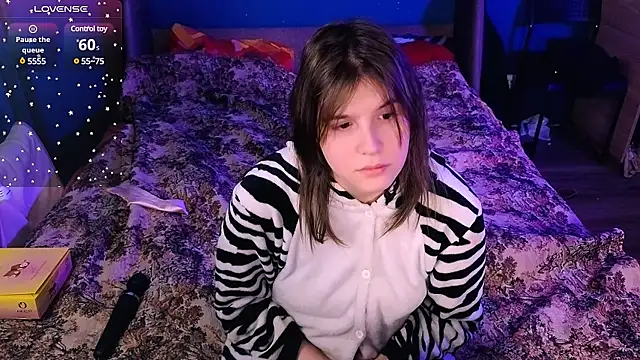 Snapshot of Ruyjin_Choi chatting on December 17, 2024, 1:05 pm Ruyjin Choi online show from December 17, 2024, 1:05 pm