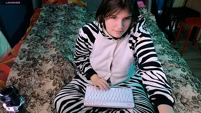 Snapshot of Ruyjin_Choi chatting on January 6, 2025, 2:36 pm Ruyjin Choi online show from January 6, 2025, 2:36 pm