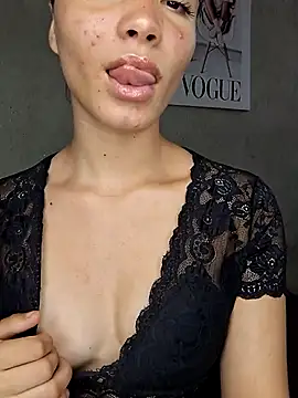 HelenHoltz online show from October 4, 2025, 3:21 pm