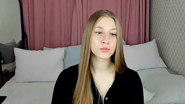 Snapshot of BritneyCruze chatting on December 10, 2024, 1:00 pm BritneyCruze online show from December 10, 2024, 1:00 pm