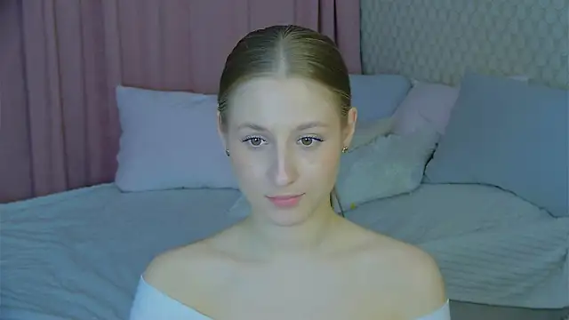 Snapshot of BritneyCruze chatting on March 5, 2025, 2:56 pm BritneyCruze online show from March 5, 2025, 2:56 pm