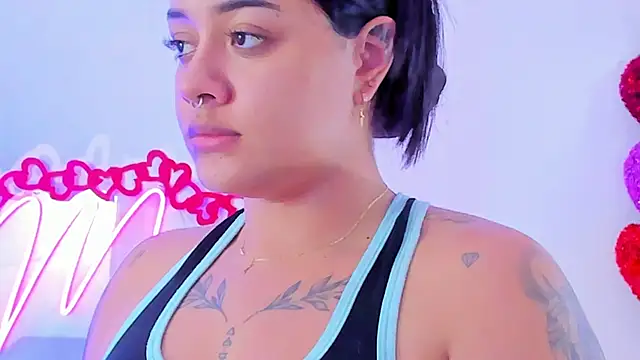 MaddyParisi online show from February 23, 2025, 9:05 pm