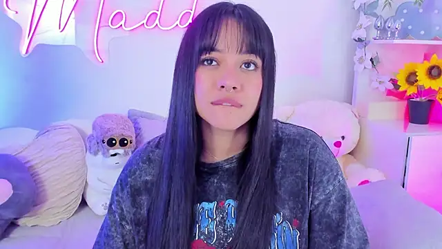 MaddyParisi online show from March 11, 2025, 8:09 am