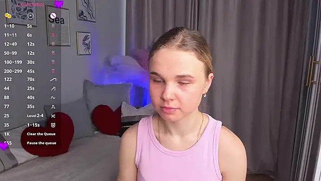 OdetteHarwick online show from November 11, 2025, 7:52 am