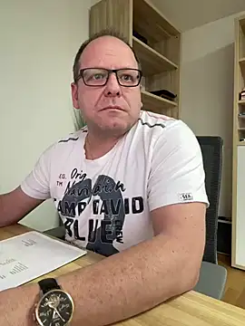 coupleLatinaLovers online show from February 6, 2025, 11:54 am