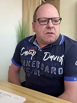 coupleLatinaLovers online show from March 19, 2025, 10:00 am