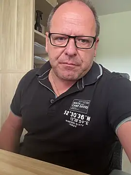 coupleLatinaLovers online show from September 12, 2025, 12:27 pm