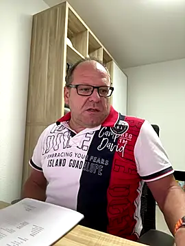 coupleLatinaLovers online show from September 25, 2025, 5:44 am