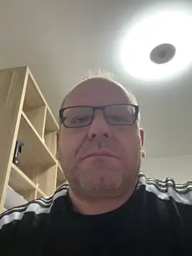 coupleLatinaLovers online show from October 2, 2025, 5:03 am