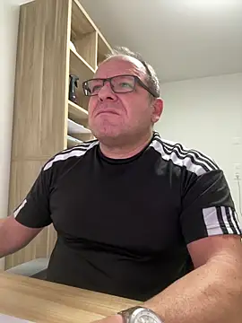 coupleLatinaLovers online show from October 31, 2025, 6:25 am