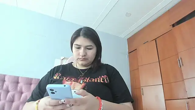  69HONRY online show from December 15, 2024, 1:32 pm