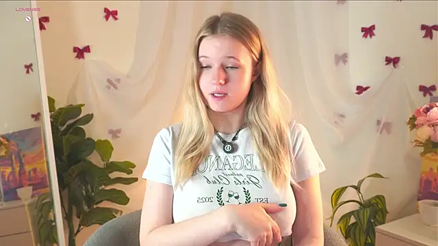 MaydaFoulk online show from March 23, 2026, 1:20 am