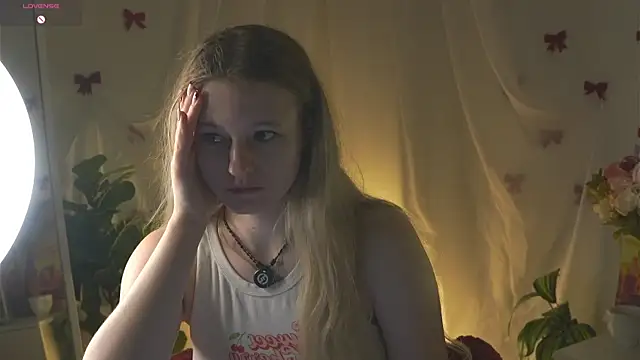 Snapshot of MaydaFoulk chatting on May 29, 2026, 3:37 am MaydaFoulk online show from May 29, 2026, 3:37 am