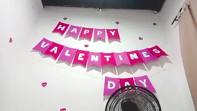 PetiteIvoryQueen19 online show from February 26, 2025, 7:31 am