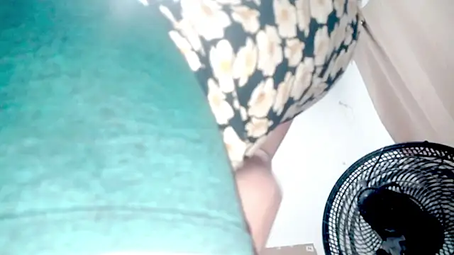 PetiteIvoryQueen19 online show from December 5, 2025, 3:15 am