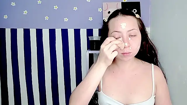 PetiteIvoryQueen19 online show from April 13, 2026, 4:40 am