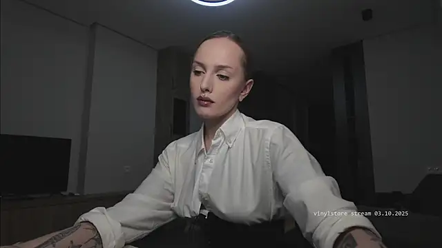 vinylstore online show from October 3, 2025, 5:21 pm