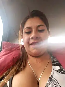 Laura-Hernandez online show from March 11, 2025, 9:04 pm