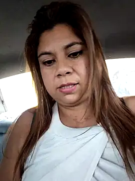 Laura-Hernandez online show from November 10, 2025, 4:06 pm